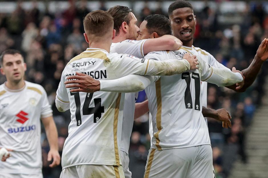 Nathaniel anotó de penal en la victoria del MK Dons. (Foto: MK Dons)