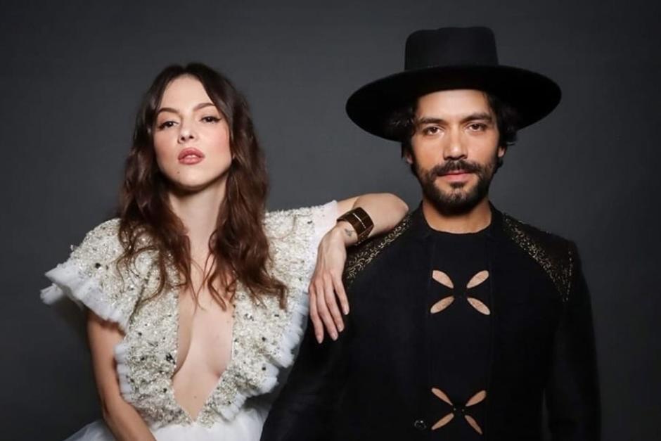 La pareja dio el “sí, acepto” en una ceremonia íntima y elegante. (Foto: X)