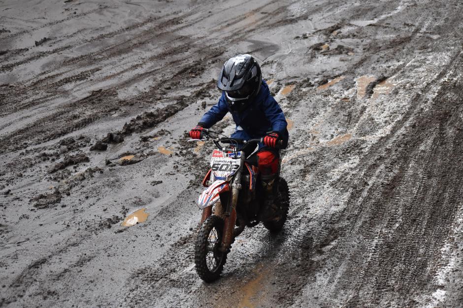 Celebrando a los niños: Un día de adrenalina y motores