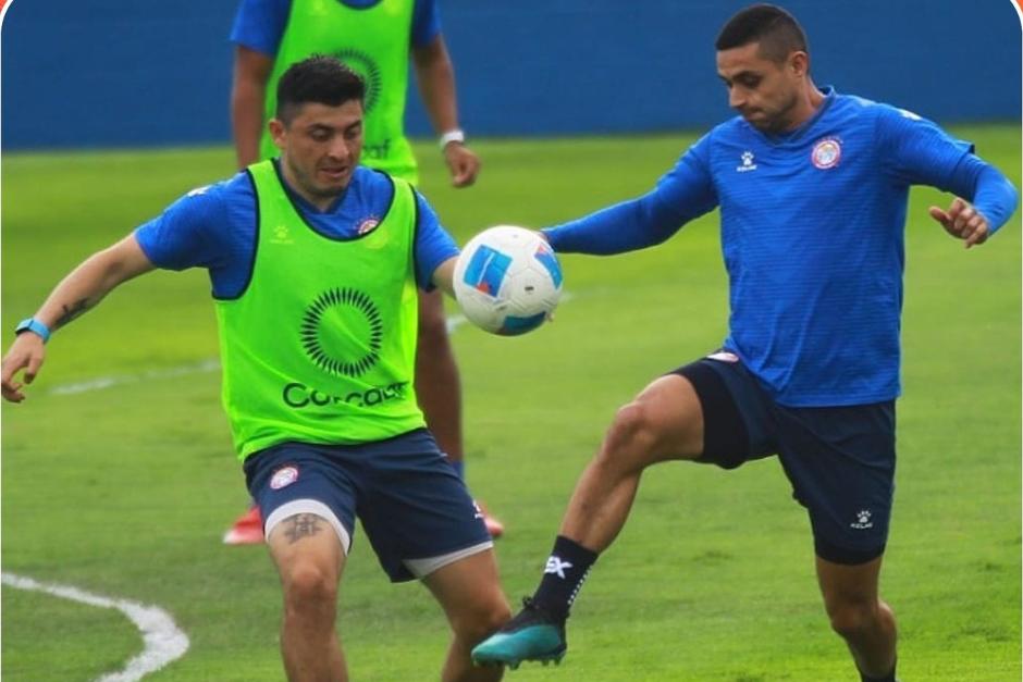 Harim Quezada y Jorge Aparicio durante el último entreno antes del partido, en territorio panameño. (Foto: Xelajú)