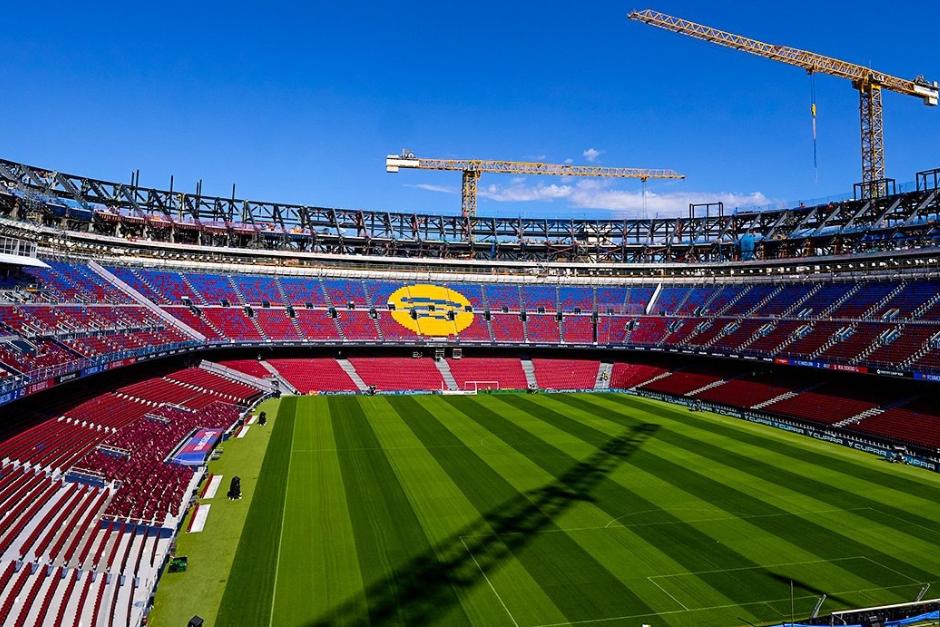 El Camp Nou continúa en obras y todavía no se cumplen con las medidas de seguridad para poder usarlo. (Foto: Redes)
