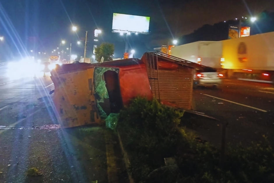Tras el impacto se reportó una persona herida. (Foto: PMT Villa Nueva)