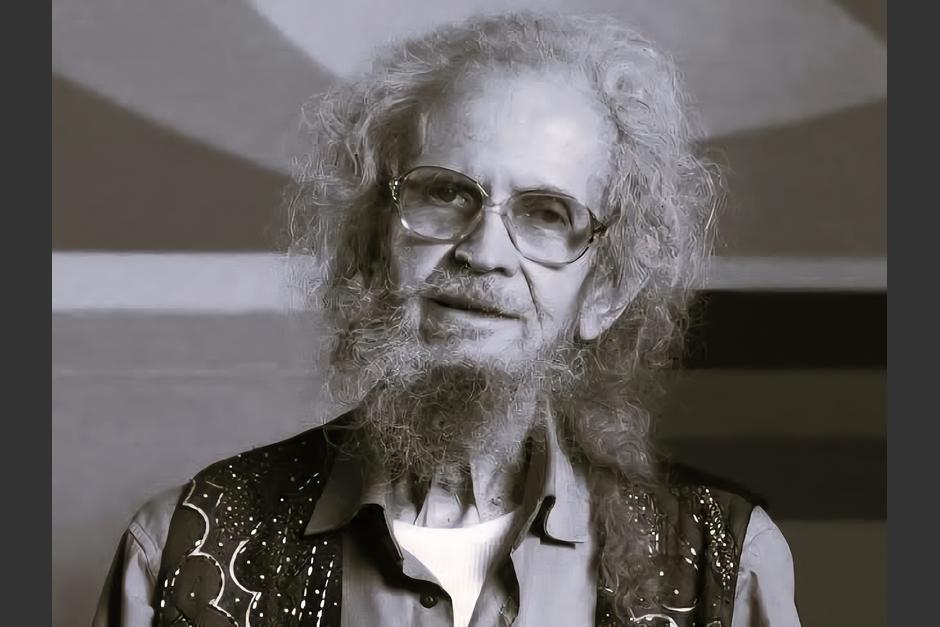 Efraín Recinos nació en Quetzaltenango, el 15 de mayo de 1928; y falleció en la ciudad de Guatemala, el 2 de octubre de 2011. (Foto: Archivo)