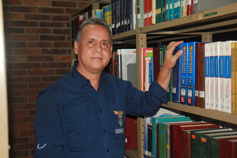 Entre sus mejores dotes como bibliotecólogo están el gusto por la lectura y la vocación de servicio. (Foto: José Dávila)