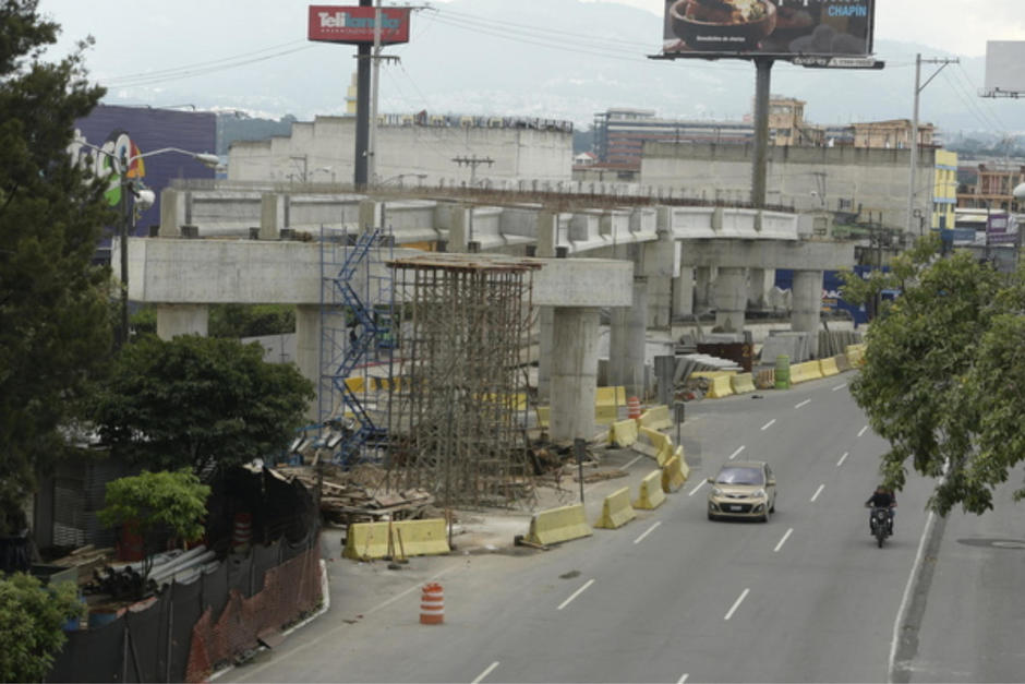 La construcción del paso a desnivel parte de los proyectos de infraestructura vial que se impulsan en distintos puntos del país. (Foto: Edgar Pocón/Nuestro Diario)