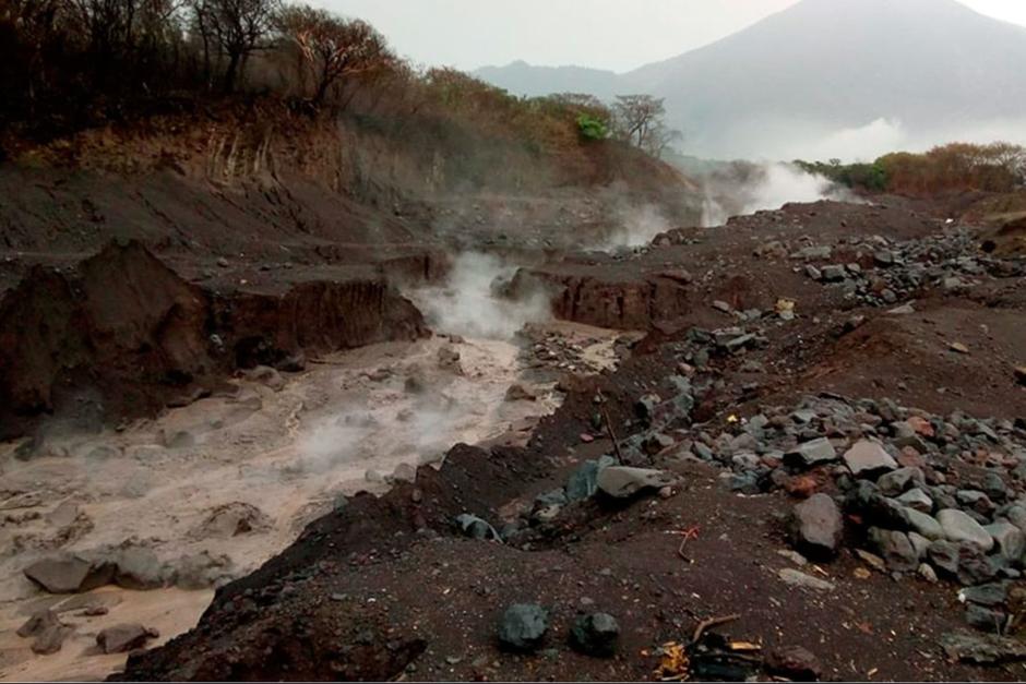 Debido a la fuerte lluvia hay peligro que los lahares aumenten su tamaño en las próximas horas. (Foto: AGN / Soy502)