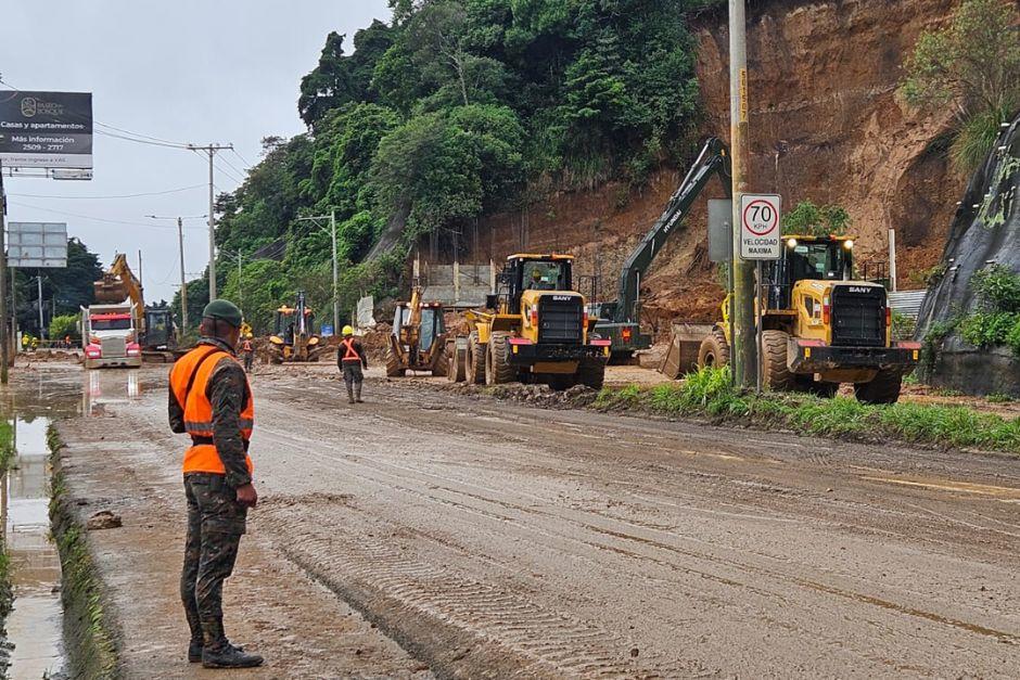 El paso fue habilitado únicamente para los transportistas que se encontraban varados en el lugar. (Foto: Estuardo Paredes/colaborador)