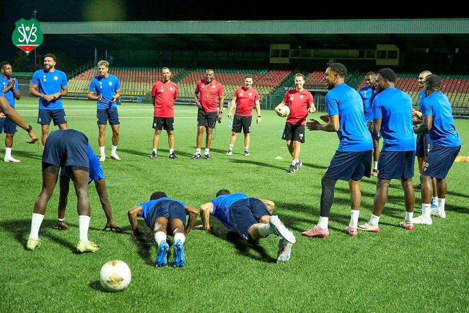 Surinam entrena con optimismo en la víspera del juego ante Guatemala. (Foto: Surinam)