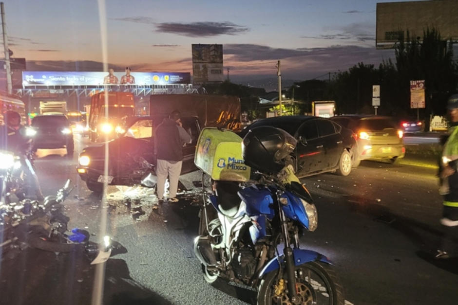 Tras el percance una persona fue trasladada a un centro asistencial. (Foto: MuniMixco)