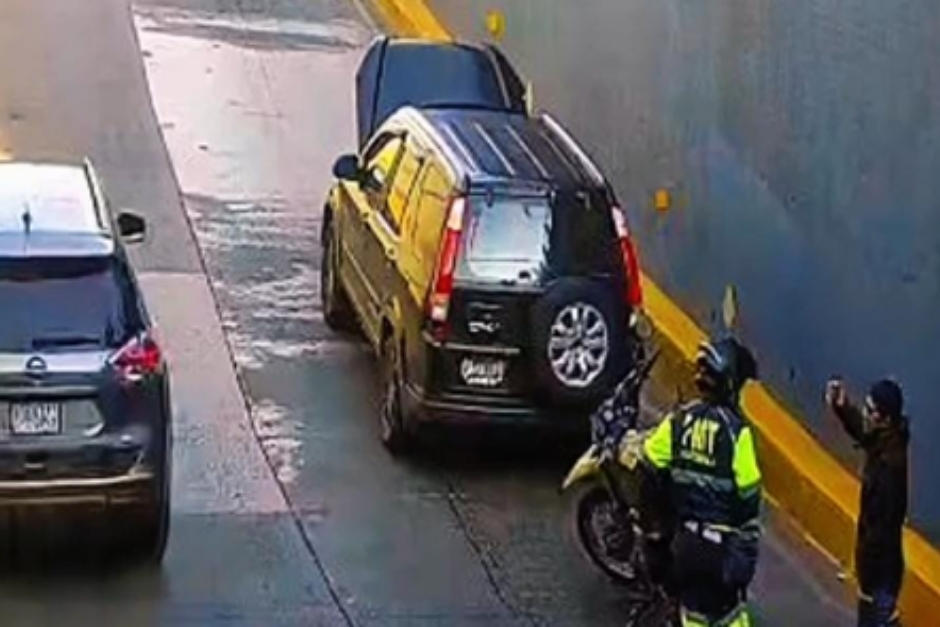 Una camioneta averiada provocó complicaciones viales. (Foto: PMT)