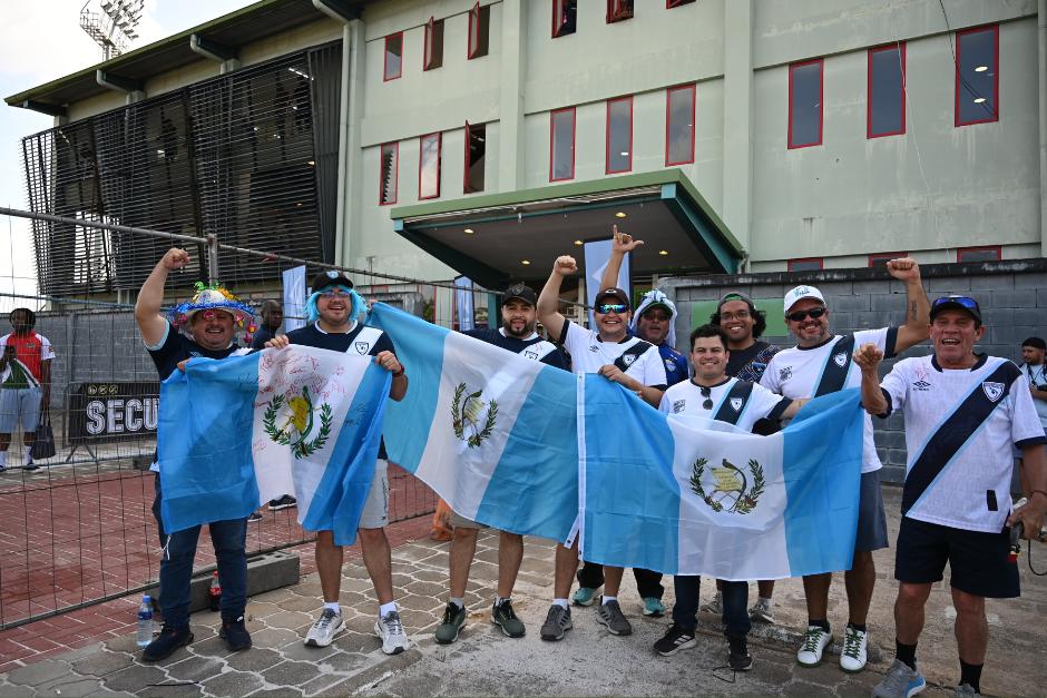 La Selección nunca juega sola y los aficionados lo demuestran en Surinam. (Foto: Pedro Pablo Mijangos / Nuestro Diario)