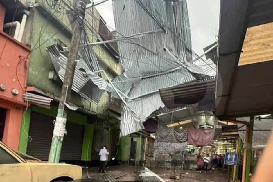 Según los reportes la zona 11 fue una de las áreas más afectadas por el remolino la tarde de jueves. (Foto: Redes sociales)