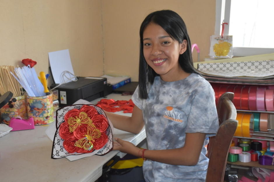 Jóvenes emprenden en Chiquimula con flores eternas. (Foto: Nehemías Gutiérrez/Colaborador)
