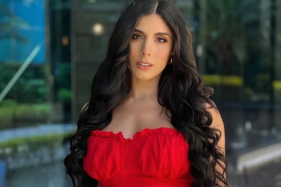 La presentadora Stephanie Soto mostró su evolución en los deportes, primero al hacerlo y luego al conducir. (Foto: Instagram)