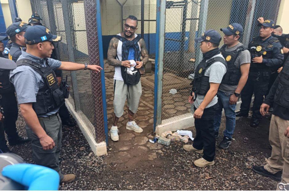 En una requisa, localizaron Q193 mil en efectivo a "El Diabólico", de la Mara Salvatrucha. Aunque el Ministerio Público lo procesó, una jueza, lo benefició al dictar falta de mérito, debido a que el Sistema Penitenciario habría avalado el traslado del dinero.&nbsp;(Foto: Jorge Senté / Colaborador)