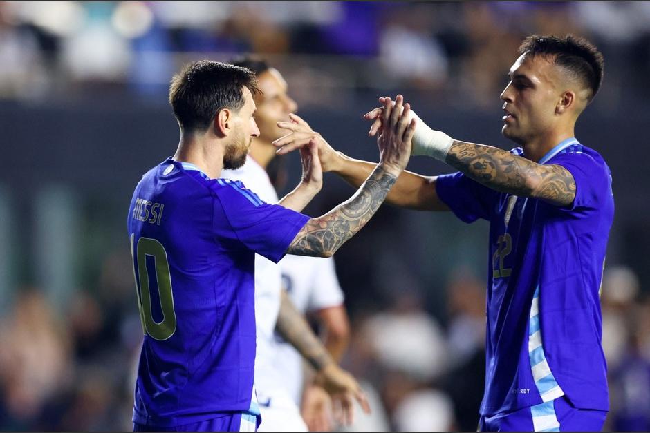 Argentina celebró su goleada 6-0 sobre el cuadro caribeño en un amistoso preparatorio para el Mundial 2026. (Foto: AFP)