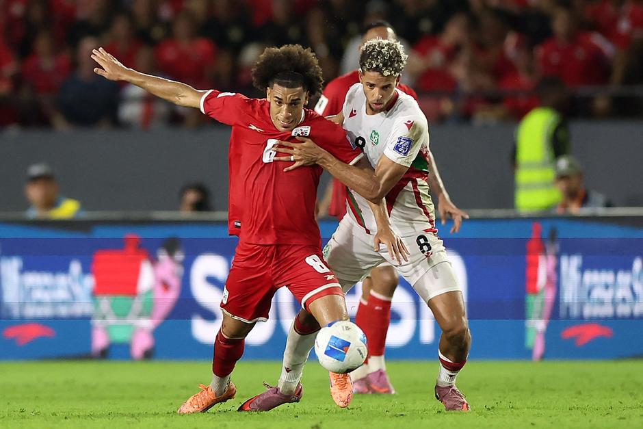 Panamá (de rojo), consiguió un empate en el último suspiro para seguir en la pelea por un boleto directo al Mundial. (Foto: AFP)