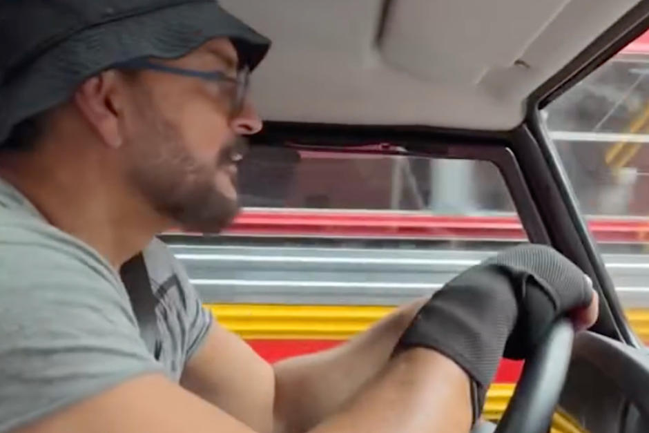 Ricardo Arjona comparte cómo se transporta por Antigua. (Foto: Instagram)