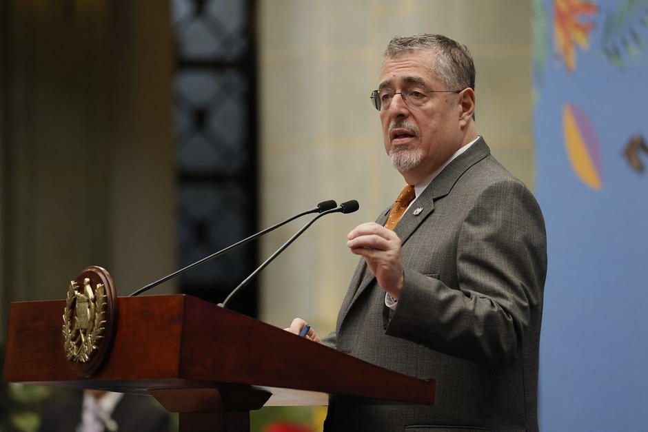 Luego de varios días de silencio el mandatario se pronunció por el caso de los reos fugados en un video. (Foto: Archivo / Soy502)