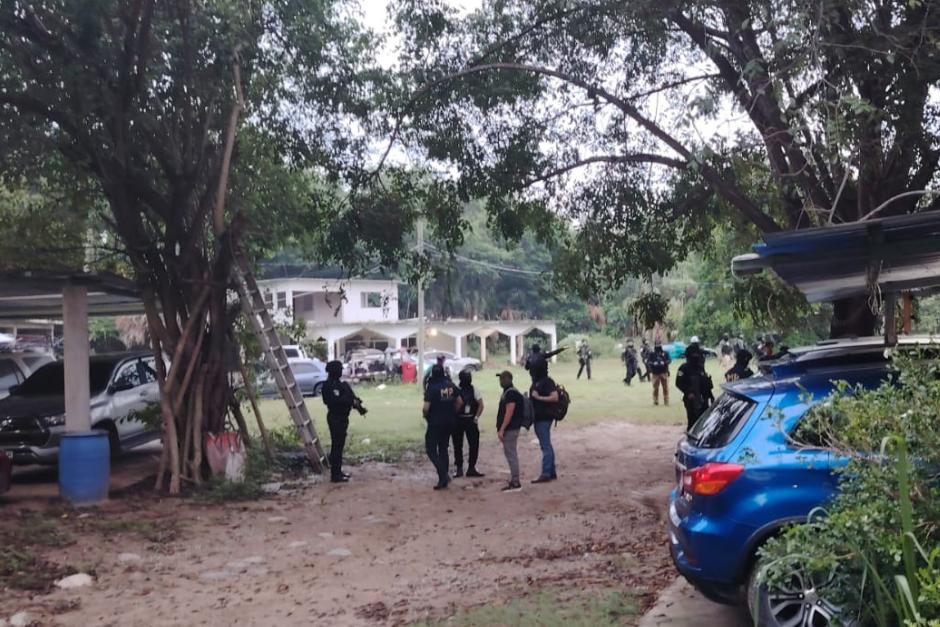 Autoridades localizaron un narcolaboratorio en Zacapa, además, capturaron a dos personas que estaban en el inmueble. (Foto: MP)