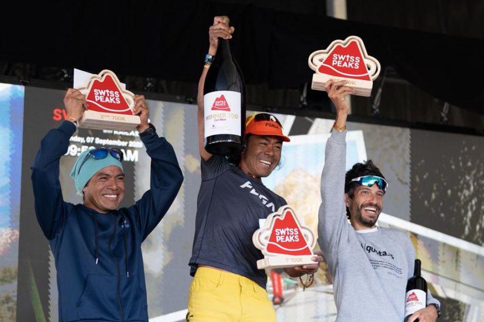 Otto Sic (primero de izquierda a derecha), ocupó el segundo lugar en la categoría masculina del SwissPeaks Trail. (FOTO: Cortesía)