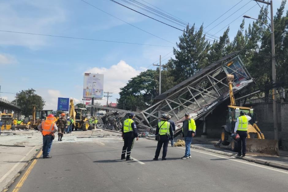 El trabajo de limpieza sigue avanzando ante la saturación vehicular y a favor de la movilidad de los guatemaltecos. (Foto: Jorge Sente /SOY502)