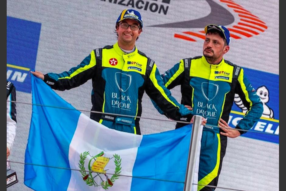 El piloto guatemalteco Ian Rodríguez conquistó el título absoluto en el GT Cup Europe 2025. (Foto: redes sociales)