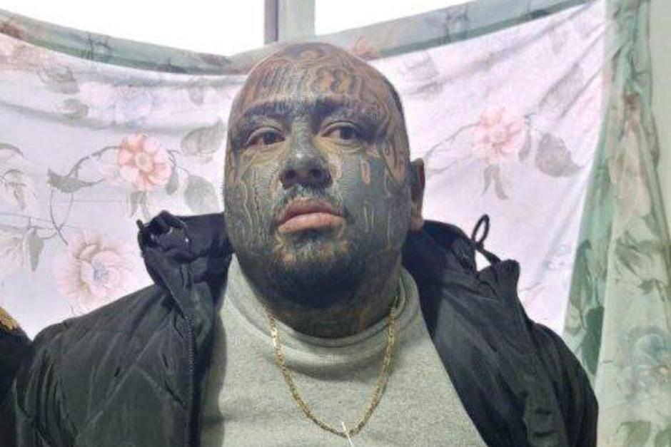 Marlon Manolo Martínez Sincuir, alias "Spectro" o "Mounstro", fue recapturado. Junto a él un pistolero. (Foto: MP)