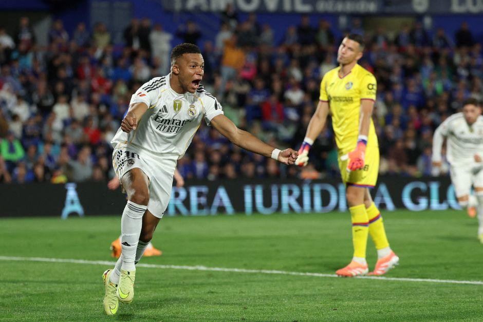 Kylian Mbappé festeja el tanto solitario de los merengues ante el cuadro azulón. (FOTO: AFP)