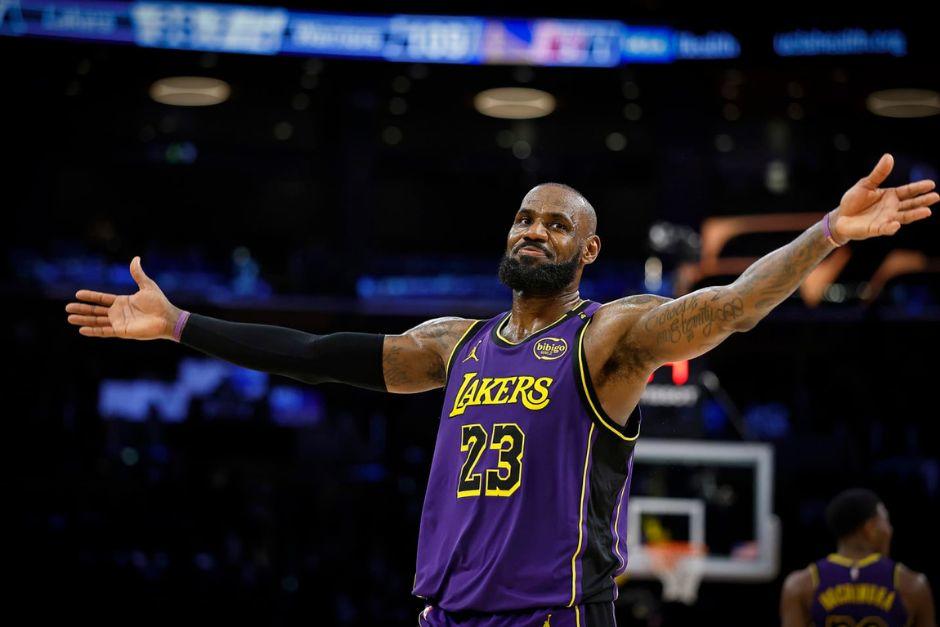 El 23 de los Lakers no podrá estar en el debut y se especula de que este sería su último año con los angelinos. (Foto: AFP)