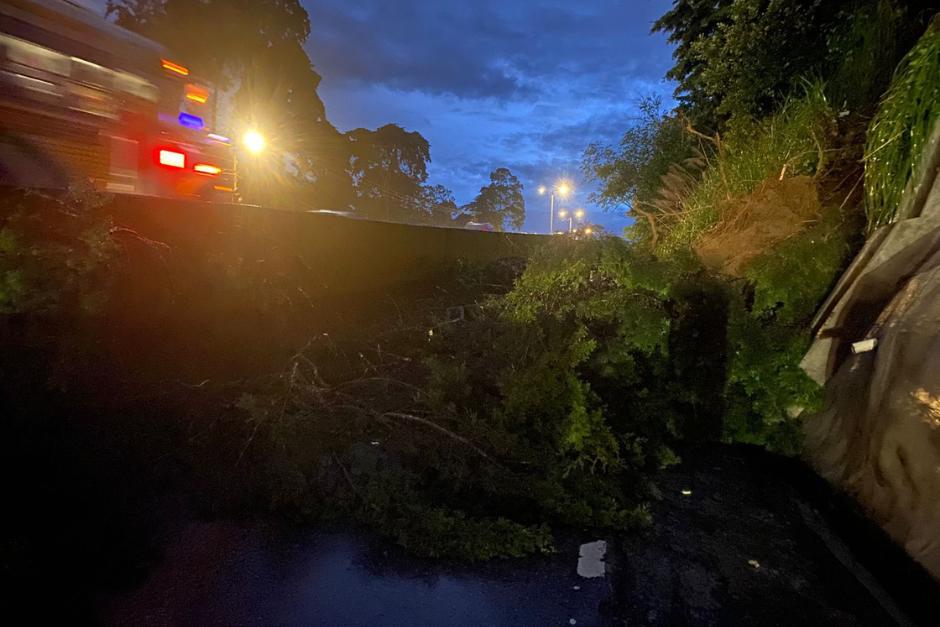 Otro derrumbe se registró en Carretera a El Salvador. (Foto: PMT Santa Catarina Pinula)