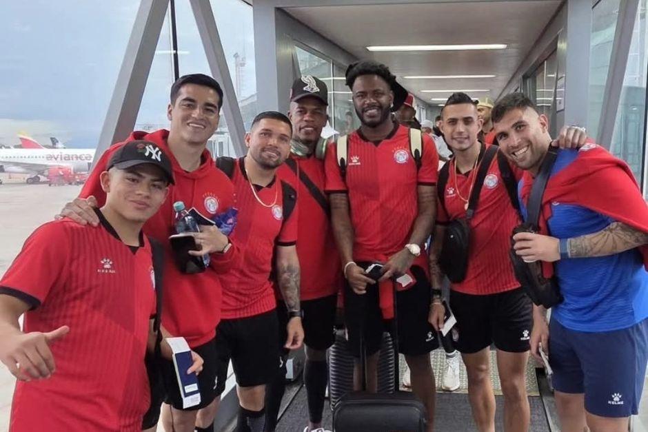 En un buen ambiente, los jugadores superchivos hicieron el viaje para poder conseguir el objetivo y soñar con la final del torneo. (Foto: Xelajú MC)