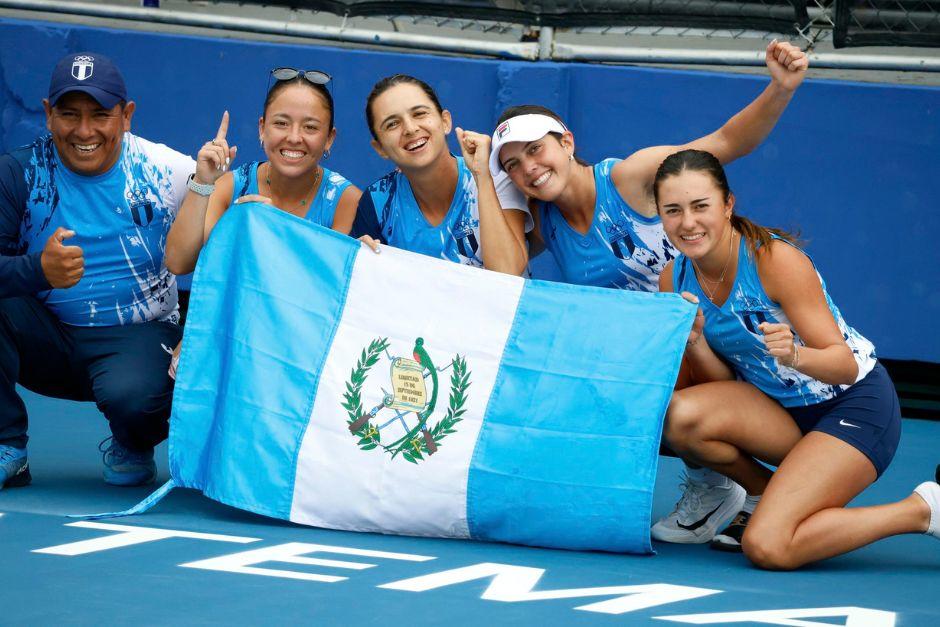 Guate se llevó la medalla de oro tras ganarle a Honduras&nbsp;la final de la categoría femenil de la Copa de Naciones de tenis. El equipo ganador: Andrea Weedon, Gabriela Rivera, Deborah Domínguez y María Ramos. (Foto: JCG 2025)
