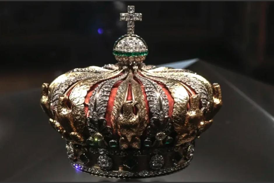 La corona de la emperatriz Eugenia fue recuperada tras el robo. (Foto: Museo del Louvre)