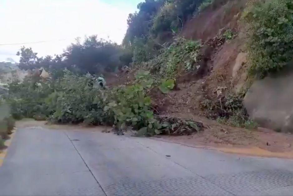 Ambos carriles con dirección a la capital han quedado bloqueados. (Foto: captura de video de Provial)