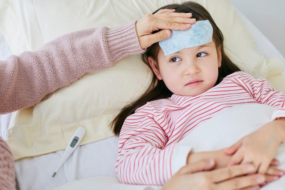 La tos, la fiebre y la deshidratación son síntomas iniciales de alarma. (Foto: Shutterstock)