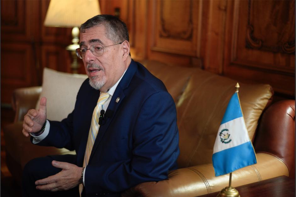 Dos abogados accionaron esta tarde ante la CC para garantizar el mandato de Arévalo tras la anulación de Semilla. (Foto: Wilder López/Soy502)