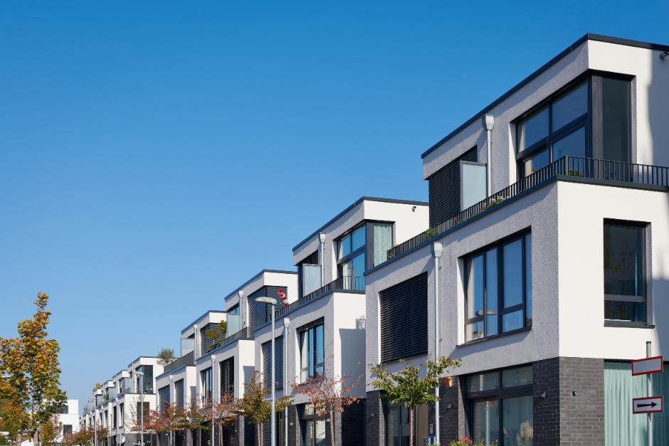 Una iniciativa de ley para regular la construcción está encaminada en el Congreso de la República. (Foto: Canva/Soy502)