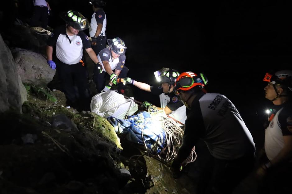 El pasado viernes 24 de octubre, aparecieron ocho cadáveres envueltos en sábanas y bolsas en Palencia. (Foto: Bomberos Voluntarios/Soy502)
