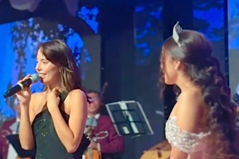 Majo Aguilar asistió a una fiesta de quince años y los asistentes corearon su música. (Foto: Redes Sociales)