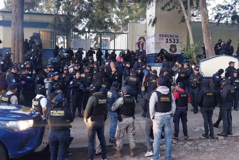 El MP desde horas de la mañana se encuentra realizando allanamientos en distintas areas. (Foto. MP)