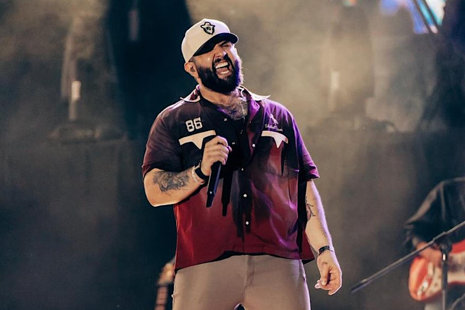 Carin León invitó a un niño a subir al escenario. (Foto: Instagram)