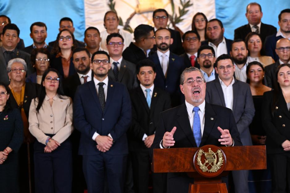 El presidente Arévalo se dirigió al país en cadena nacional este domingo 26 de octubre de 2025. (Foto: SCSPR/Soy502)