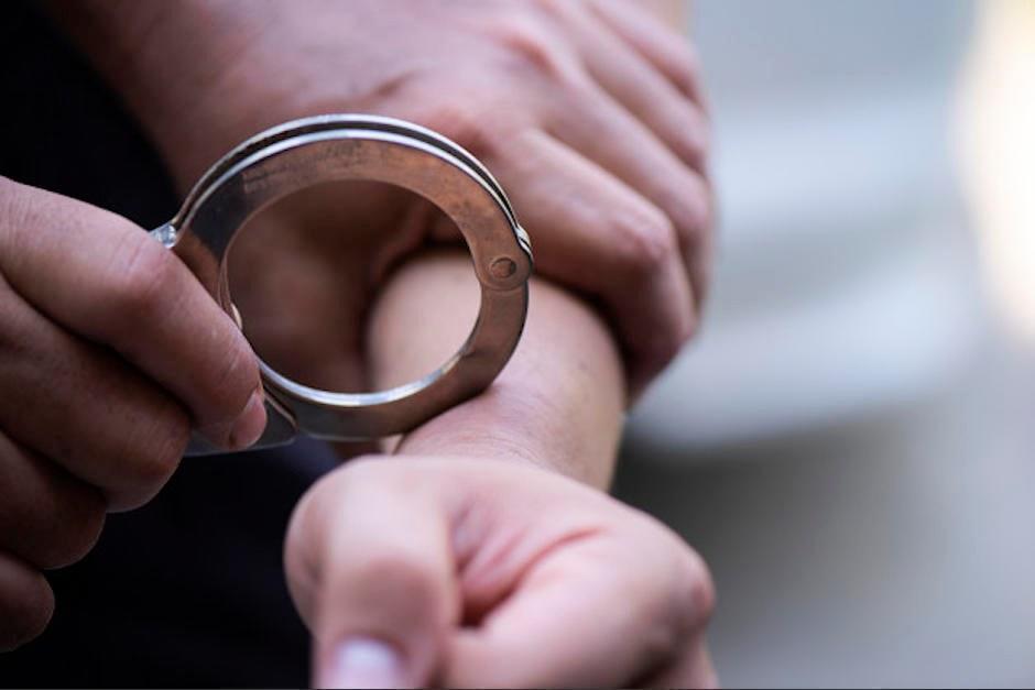 La madre de un hombre acusado de extorsión fue capturada por ese mismo delito, cuando intentaba ingresar a la cárcel en el horario de visita. (Foto ilustrativa/archivo)