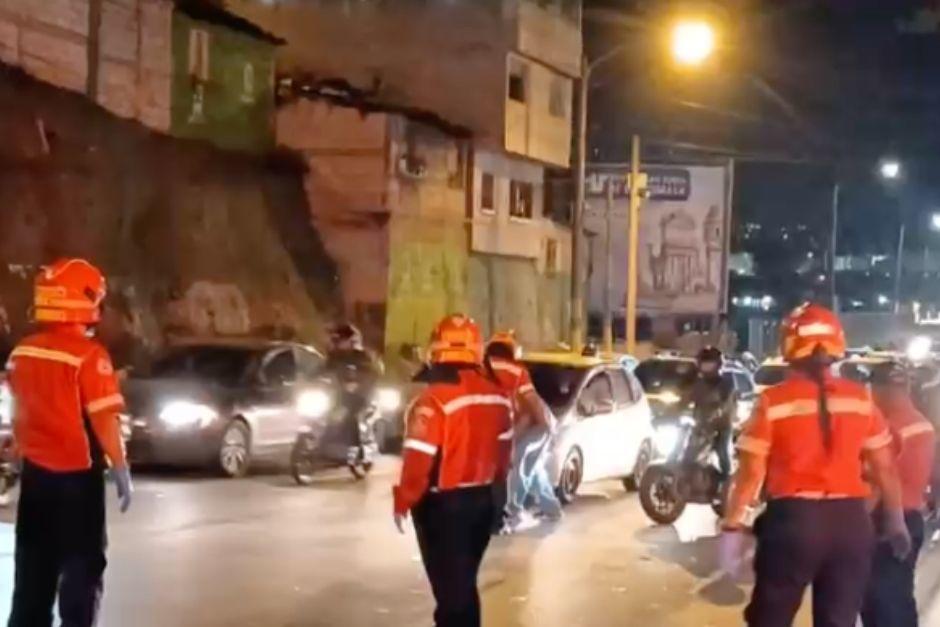 Debido al accidente de tránsito sobre el Periférico, donde ha fallecido un conductor, el tránsito se ve afectado. (Foto: Amílcar Montejo)