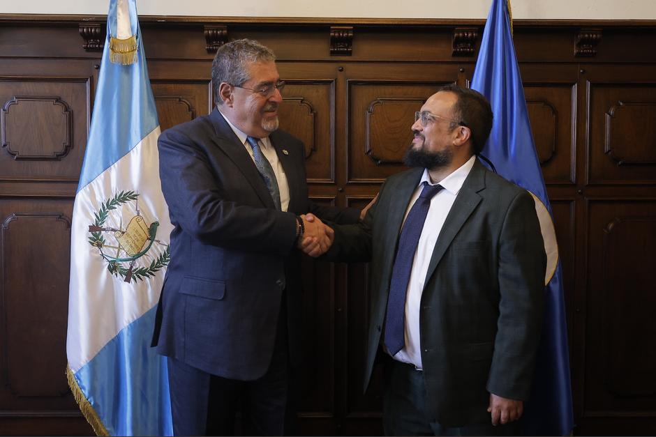 El presidente de Guatemala Bernardo Arévalo sostuvo una reunión con Sebastián Kraljevich. (Foto: SCSP / Soy502)