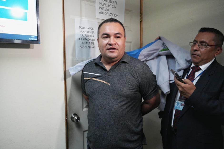 Victor Alvaño, subdirector de la cárcel Fraijanes II, previo a la audiencia de primera declaración. (Foto: Wilder López/Soy502)