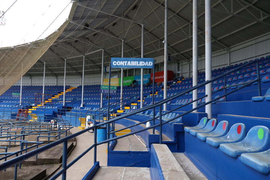 La tribuna principal del estadio, antes era de madera.&nbsp;(Foto: Javier Del Cid/Colaborador)