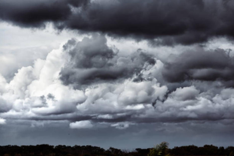 Con el frente frío se esperan lluvias intermitentes, aumento de la nubosidad, viento del norte y formación de tormentas locales. (Foto ilustrativa: istock)