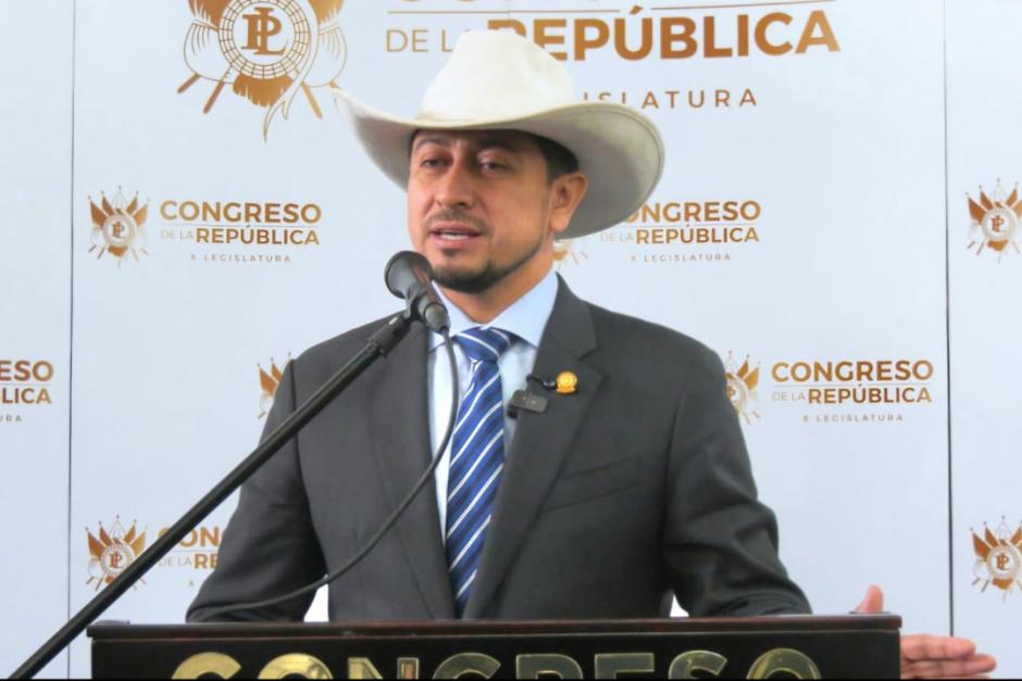 El presidente del Congreso calificó de "vulgar y corriente" las actitudes de sus compañeros en la sesión plenaria. (Foto: Captura de pantalla)